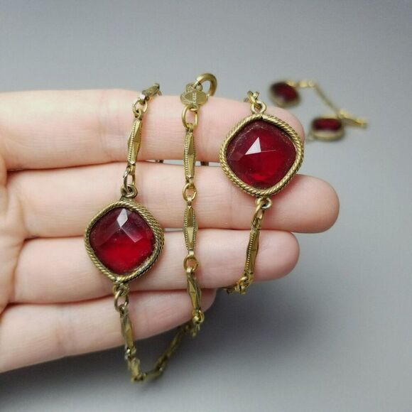 Vintage Accessocraft N.Y.C. Red Glass Necklace Bezel Set Gold Tone Signed - Picture 2 of 6